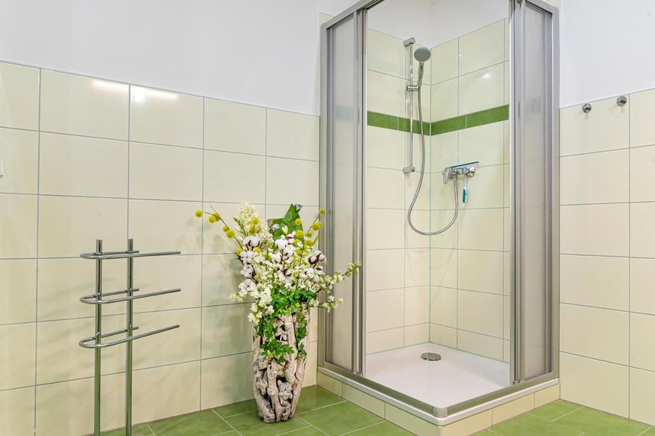 Komfortable Ferienwohnung In Halle ハレ エクステリア 写真